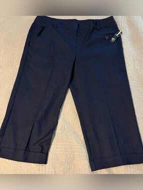 New Directions women’s cuffed capri trousers. Size 16. Dark Navy. New with tags